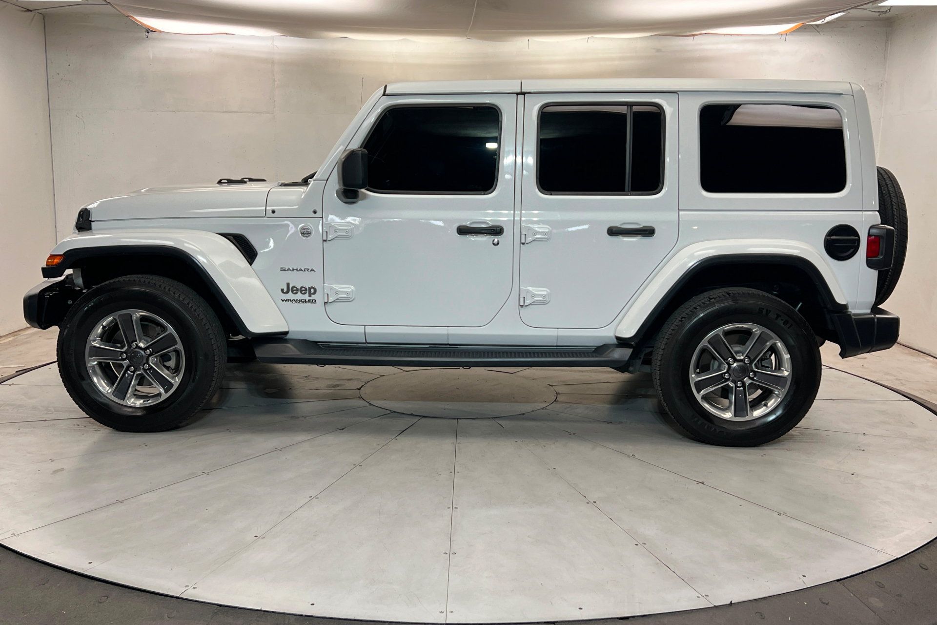 Used 2020 Jeep Wrangler Unlimited Sahara AWD/4WD image 2