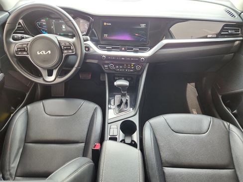 Used 2022 Kia Niro Touring Special Edition image 9