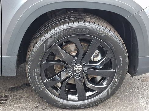 Certified 2023 Volkswagen Taos SE w/ Panoramic Sunroof Package image 8