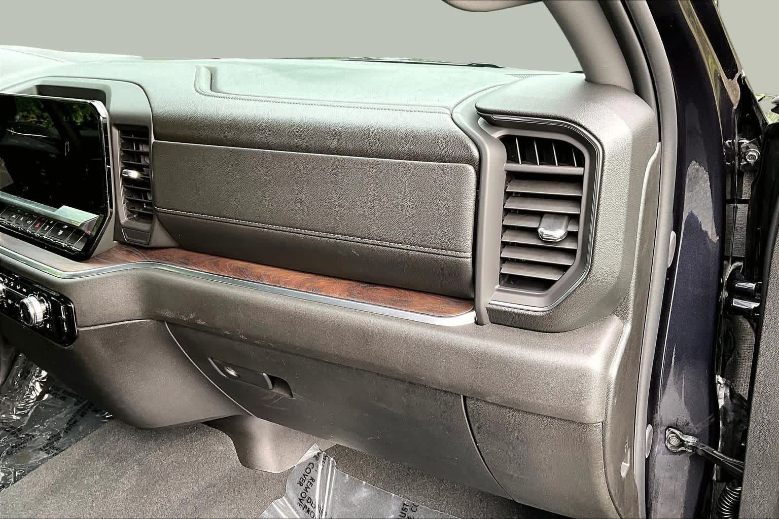 Used 2026 GMC Sierra 1500 SLT AWD/4WD image 19
