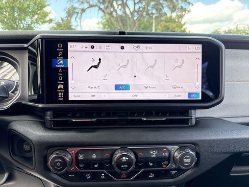 New 2025 Jeep Gladiator Sport image 22