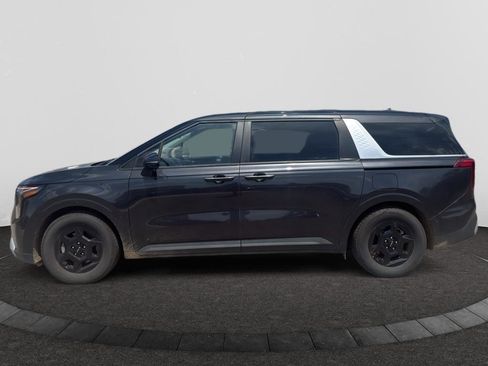 Used 2025 Kia Carnival image 8