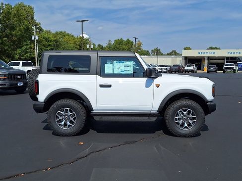 New 2025 Ford Bronco Badlands image 19