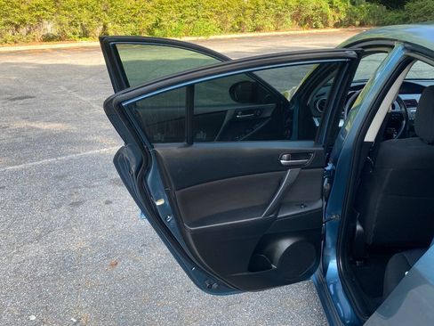 Used 2010 MAZDA MAZDA3 i Touring FWD image 29