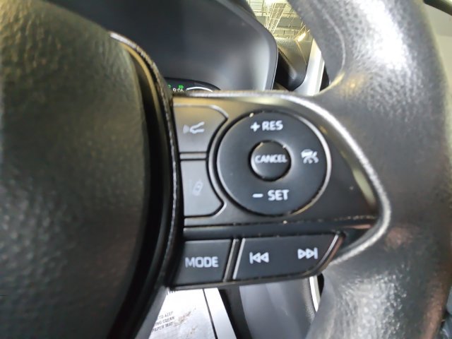 Used 2025 Toyota RAV4 XLE AWD/4WD image 19
