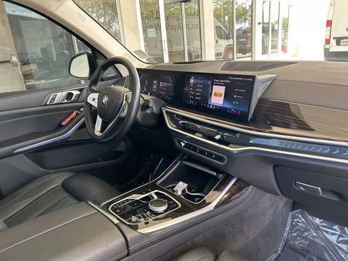 Used 2025 BMW X7 xDrive40i image 24