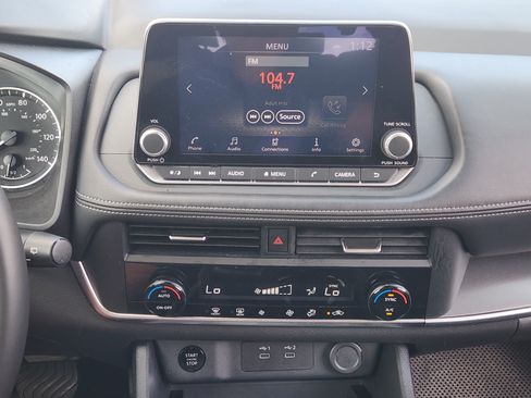 Used 2025 Nissan Rogue SV AWD/4WD image 17