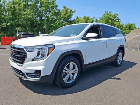 Certified 2024 GMC Terrain SLE FWD image 3