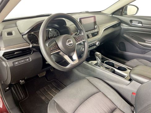 Used 2024 Nissan Altima 2.5 SV FWD image 21