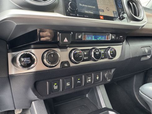 Used 2017 Toyota Tacoma Limited w/ Tow Package AWD/4WD image 27