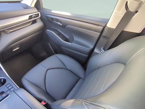 Used 2023 Toyota Highlander XLE image 21