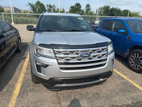 Used 2018 Ford Explorer XLT w/ Equipment Group 202A AWD/4WD image 6