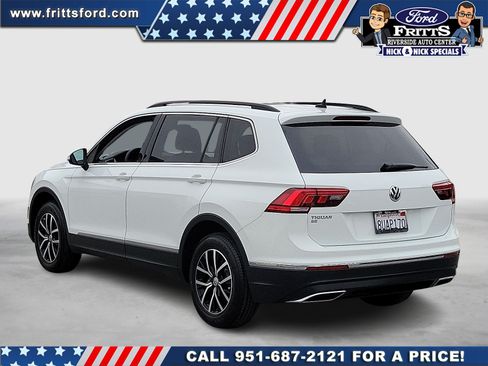 Used 2021 Volkswagen Tiguan SE w/ Panoramic Sunroof Package FWD image 3