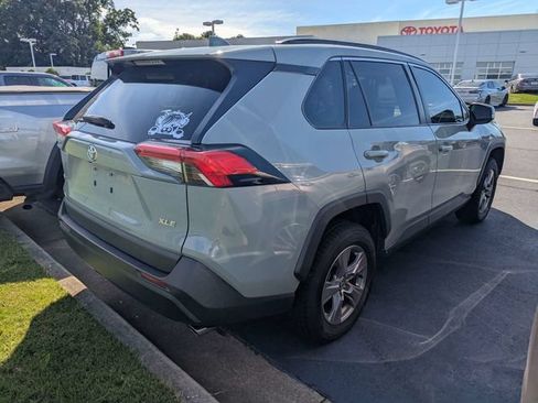 Used 2022 Toyota RAV4 XLE FWD image 3