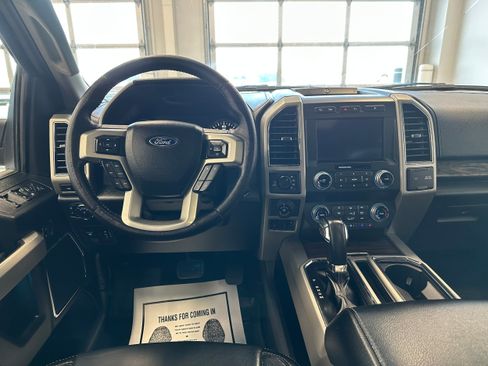 Used 2019 Ford F150 Lariat w/ Equipment Group 502A Luxury AWD/4WD image 19