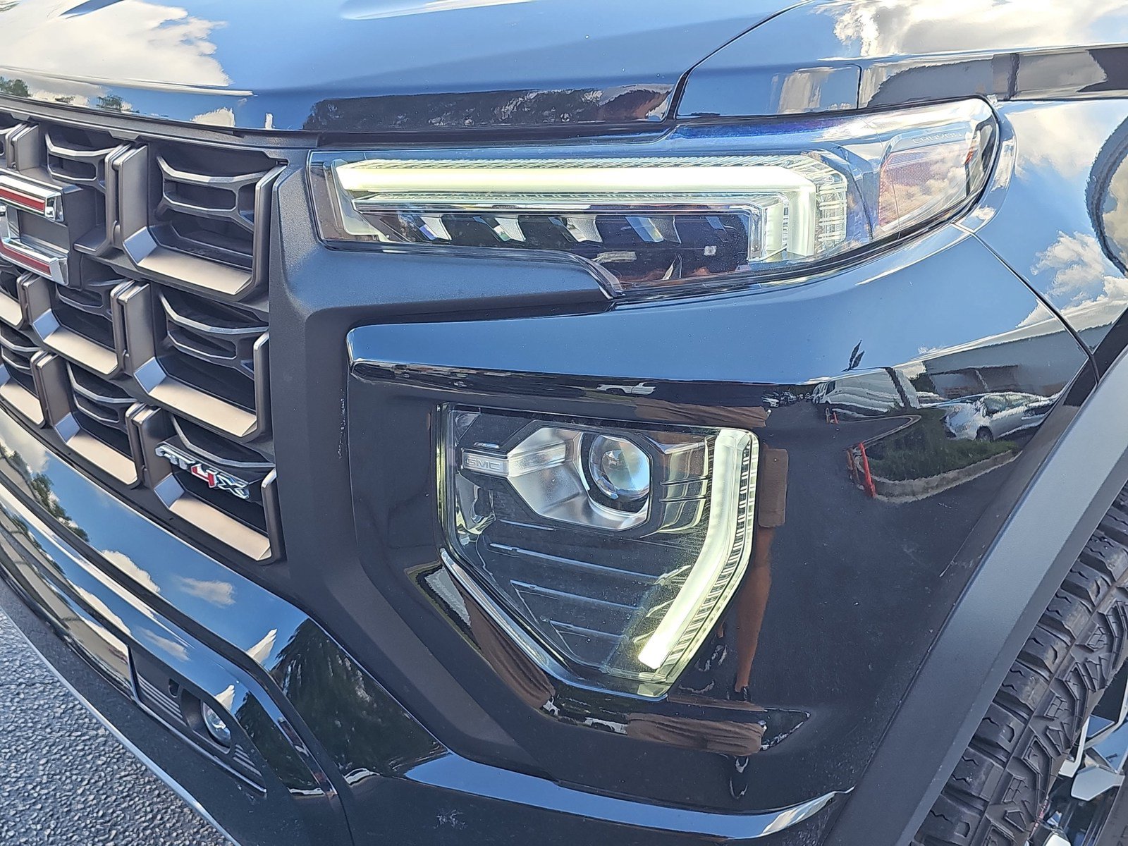 Used 2024 GMC Canyon AT4X AWD/4WD image 33