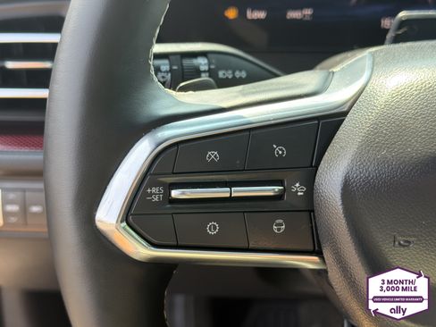 Used 2025 Chevrolet Traverse Z71 w/ Enhanced Driving Package AWD/4WD image 18