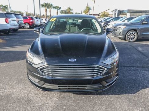 Used 2017 Ford Fusion SE FWD image 2