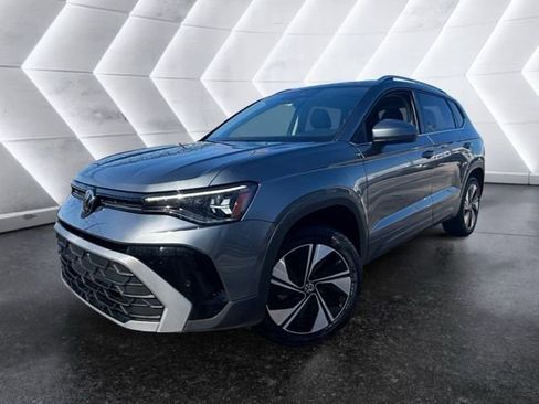 Certified 2025 Volkswagen Taos SE w/ Panoramic Sunroof Package image 1