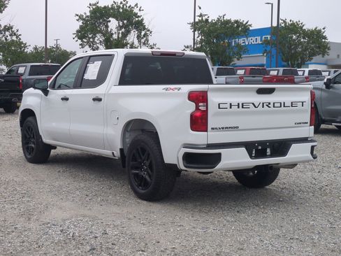 Certified 2025 Chevrolet Silverado 1500 Custom w/ LPO, Dark Essentials Package AWD/4WD image 8