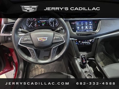 Used 2022 Cadillac XT5 Premium Luxury w/ LPO, Floor Liner Package FWD image 9