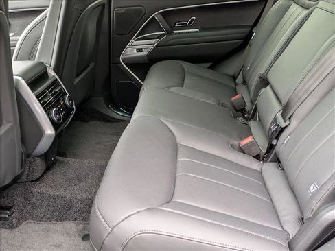 New 2025 Land Rover Range Rover SE image 17