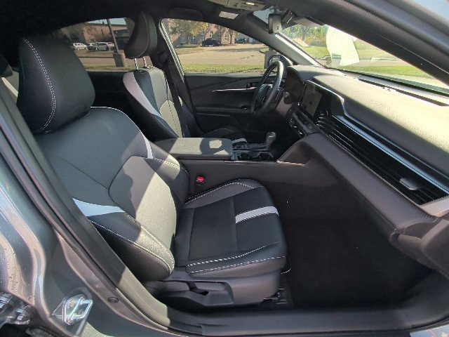 Used 2026 Toyota Camry SE w/ Convenience Package FWD image 3