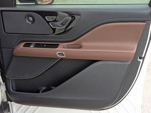 Used 2025 Lincoln Aviator Reserve w/ Illumination Package image 28