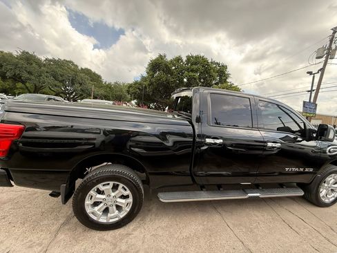 Used 2018 Nissan Titan SV w/ SV Convenience Package AWD/4WD image 8