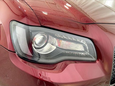 Used 2023 Chrysler 300 C image 12