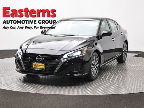 Used 2023 Nissan Altima 2.5 SV w/ SV Premium Package AWD/4WD image 1
