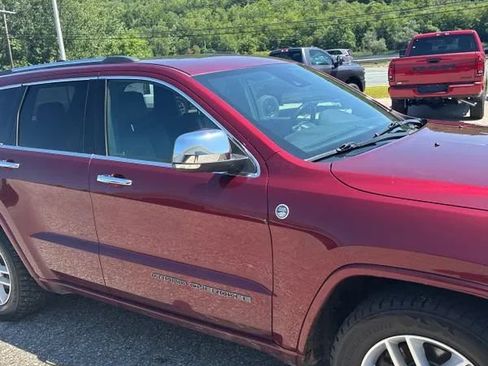 Used 2018 Jeep Grand Cherokee Overland AWD/4WD image 15