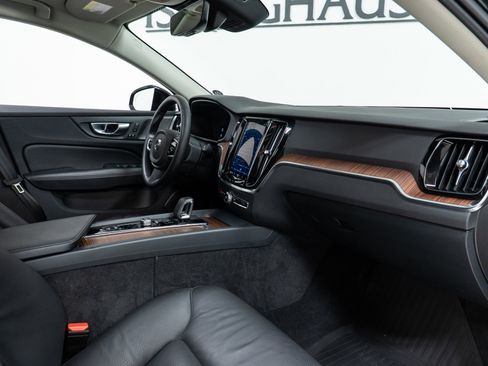 Used 2024 Volvo V60 B5 Cross Country Plus image 21