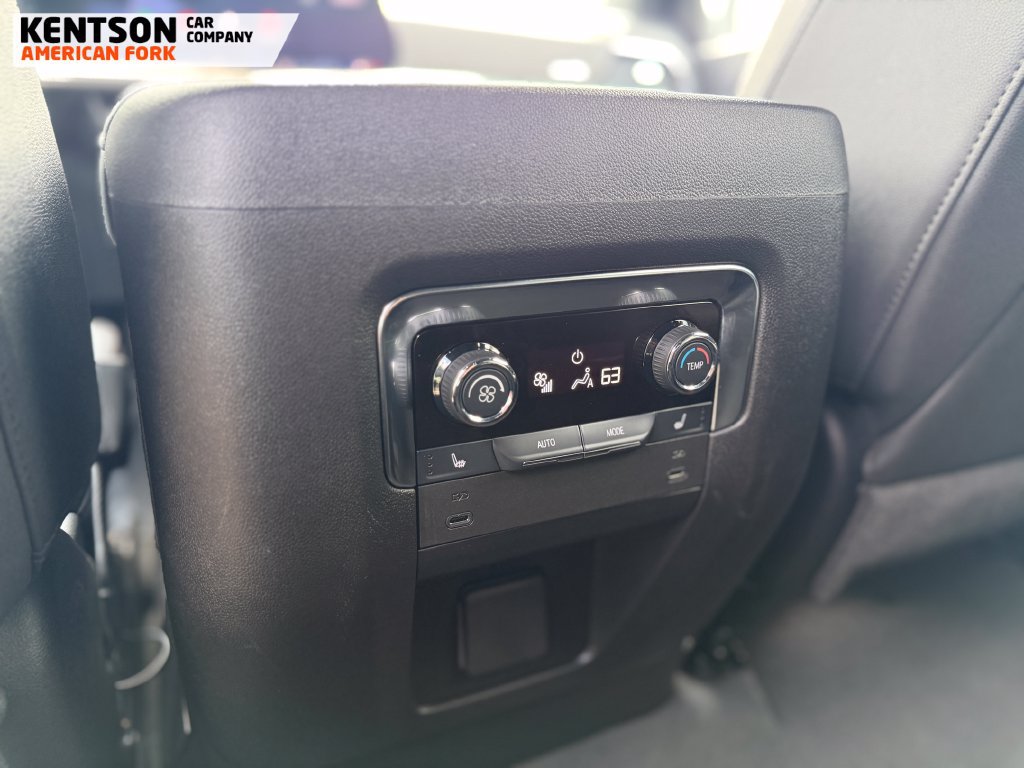 Used 2025 Chevrolet Suburban High Country AWD/4WD image 34