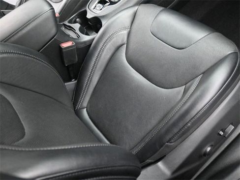 Used 2023 Jeep Cherokee Altitude Lux image 34