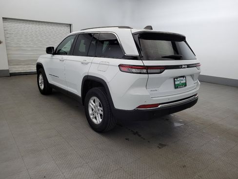 Used 2023 Jeep Grand Cherokee Laredo AWD/4WD image 5