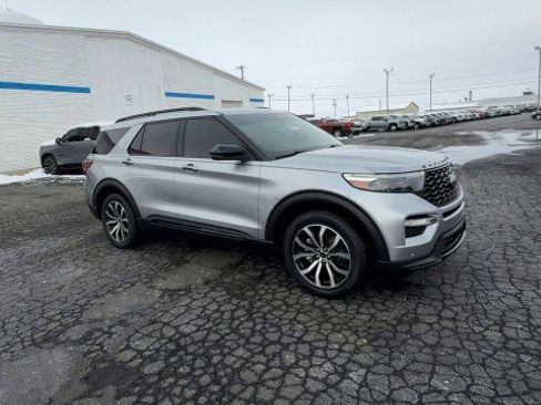 Used 2020 Ford Explorer ST w/ Premium Technology Package image 2
