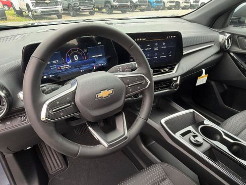 New 2026 Chevrolet Equinox LT w/ Safety and Technology Package FWD image 4