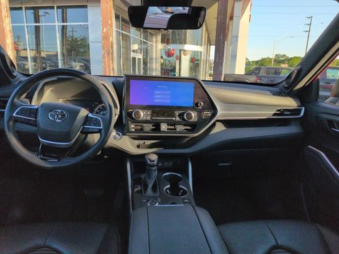 Used 2023 Toyota Highlander XSE AWD/4WD image 12