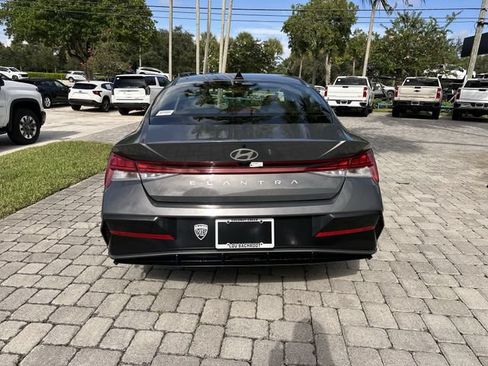 Used 2025 Hyundai Elantra SEL FWD image 36