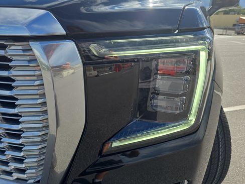 Used 2022 GMC Yukon Denali w/ Denali Premium Package AWD/4WD image 33