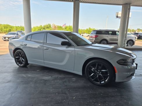 Used 2022 Dodge Charger SXT w/ Blacktop Package RWD image 4