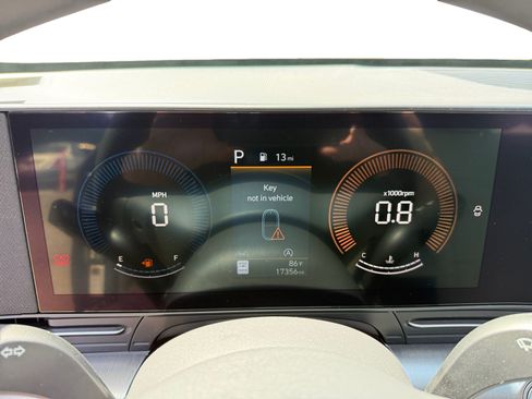 Certified 2025 Hyundai Kona SE FWD image 11
