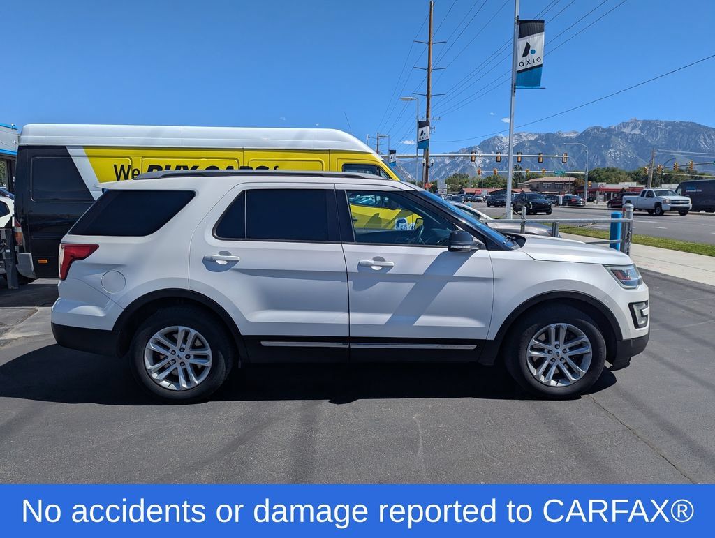 Used 2017 Ford Explorer XLT w/ Equipment Group 202A FWD image 2