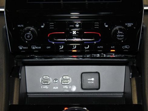 New 2025 Jeep Grand Cherokee Altitude image 20