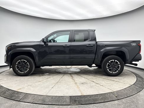 Used 2024 Toyota Tacoma TRD Sport w/ TRD Sport Upgrade Package image 2