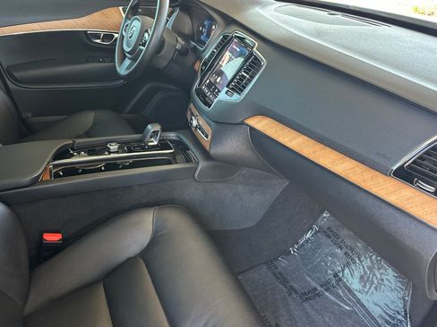 Certified 2025 Volvo XC90 T8 Plus w/ Protection Package Premier AWD/4WD image 19