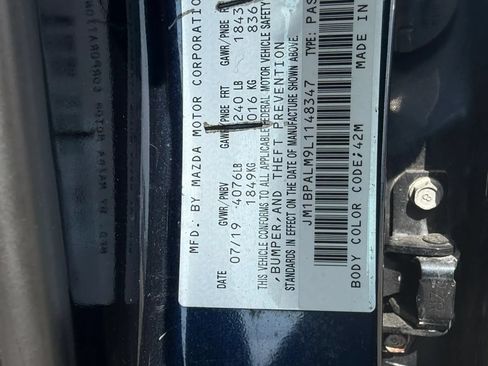 Used 2020 MAZDA MAZDA3 Hatchback FWD image 29