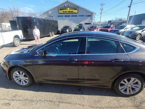 Used 2016 Chrysler 200 Limited image 2