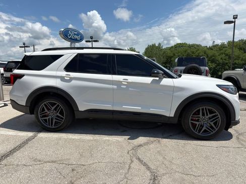 Used 2025 Ford Explorer ST RWD image 8